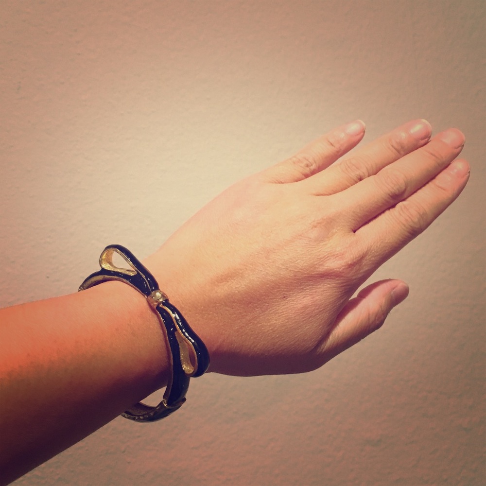 Black and gold bow bracelet